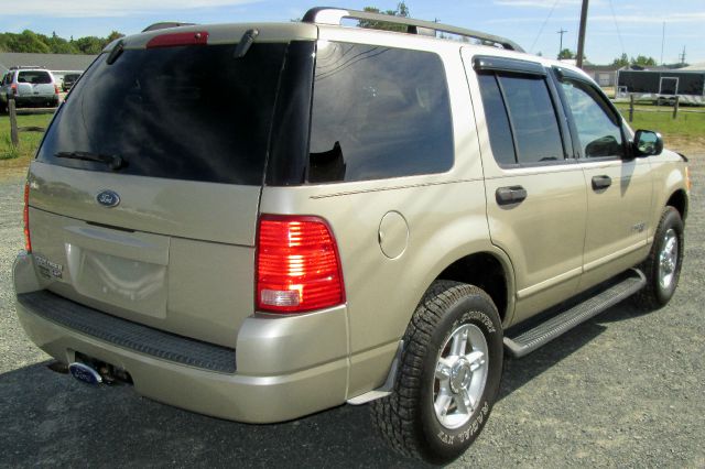 Ford Explorer 2004 photo 3