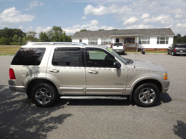 Ford Explorer 2004 photo 2