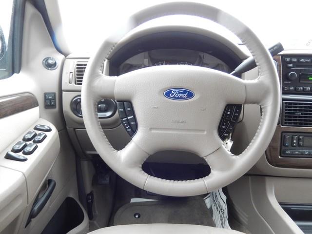 Ford Explorer 2004 photo 0