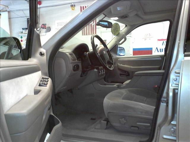 Ford Explorer 2004 photo 1