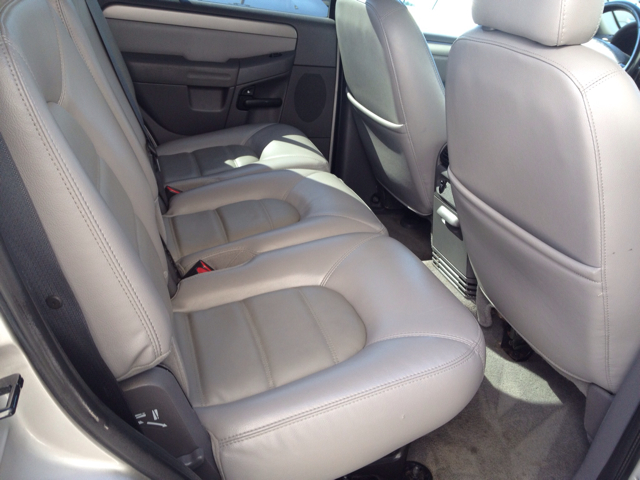 Ford Explorer 2004 photo 3