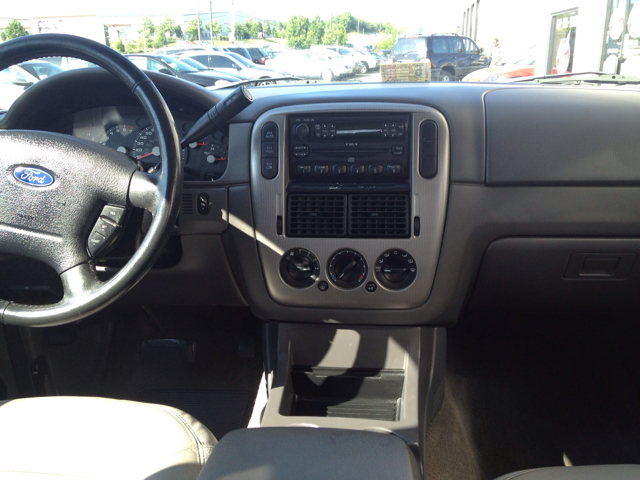 Ford Explorer 2004 photo 6
