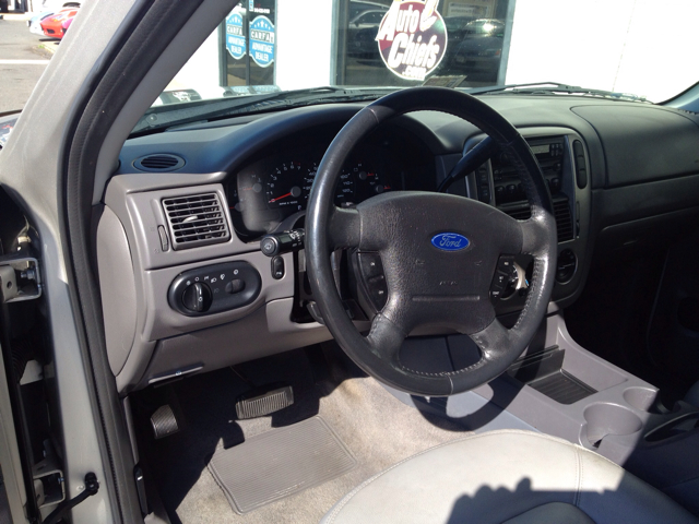 Ford Explorer 2004 photo 8