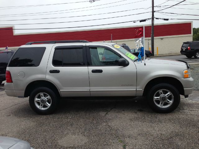 Ford Explorer 2004 photo 2