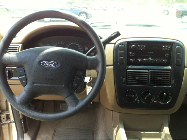 Ford Explorer 2004 photo 1