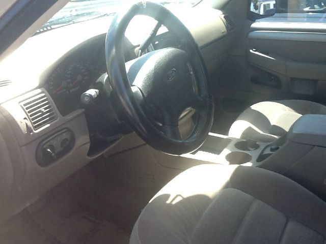 Ford Explorer 2004 photo 2