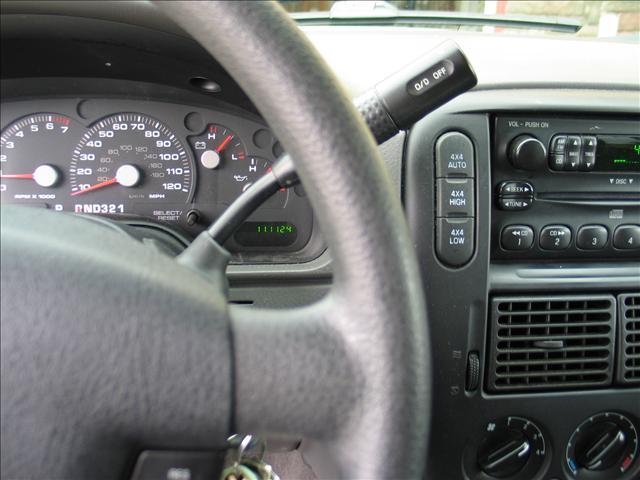 Ford Explorer 2004 photo 4