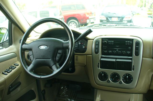 Ford Explorer 2004 photo 14