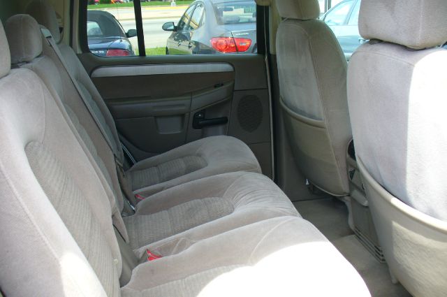 Ford Explorer 2004 photo 16