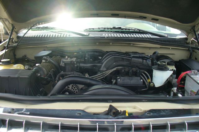 Ford Explorer 2004 photo 2