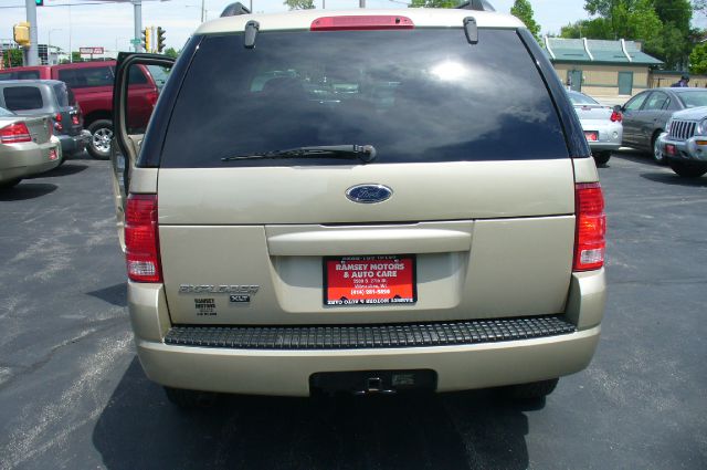 Ford Explorer 2004 photo 3