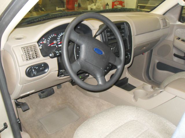 Ford Explorer 2004 photo 4