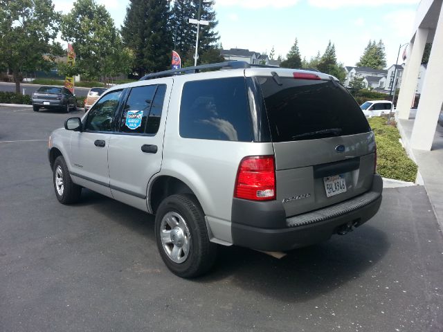 Ford Explorer 2004 photo 2