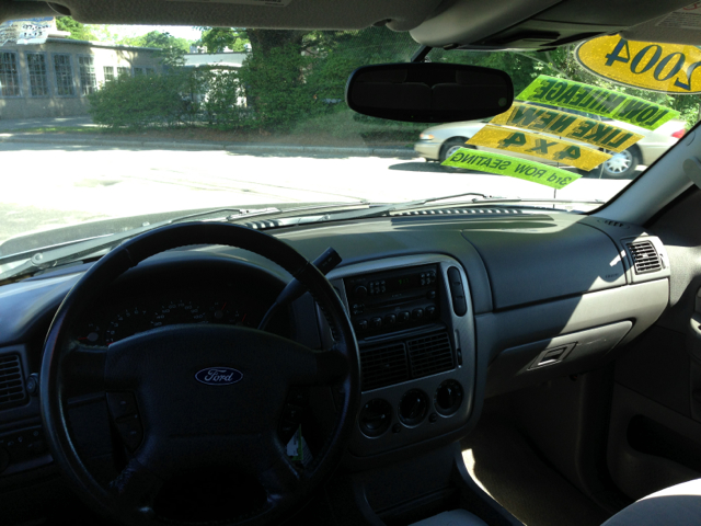 Ford Explorer 2004 photo 1