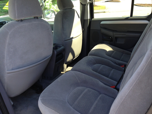 Ford Explorer 2004 photo 3