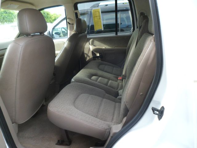 Ford Explorer 2004 photo 2