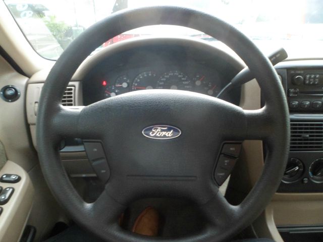 Ford Explorer 2004 photo 8