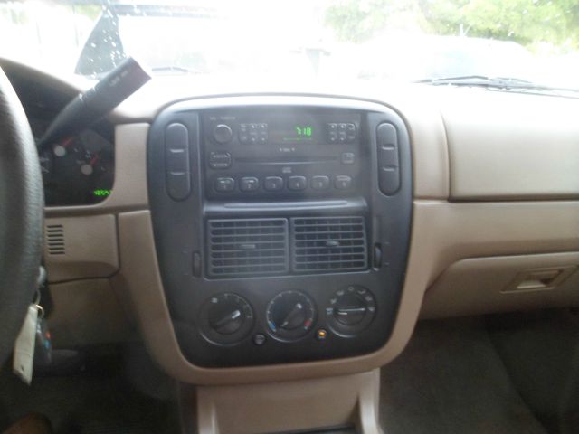 Ford Explorer 2004 photo 9