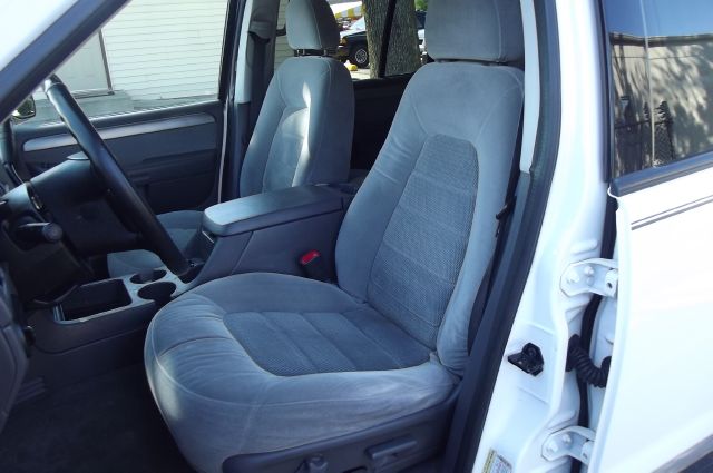 Ford Explorer 2004 photo 2