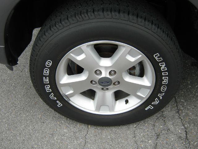 Ford Explorer 2004 photo 2