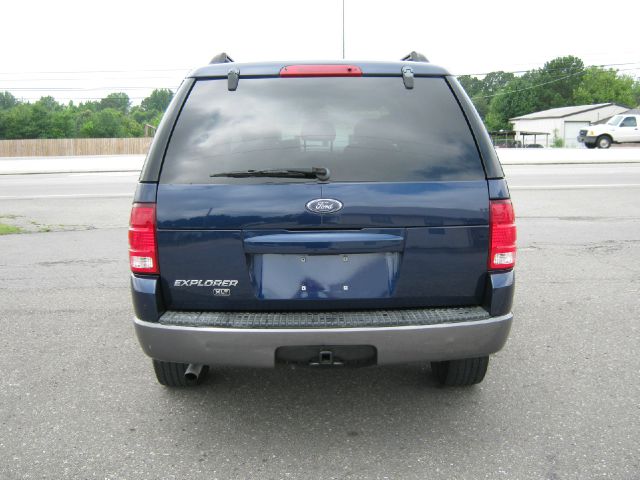 Ford Explorer 2004 photo 3