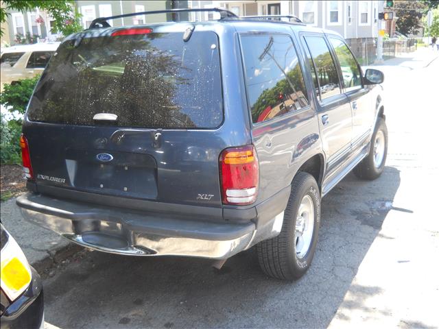 Ford Explorer 2004 photo 1
