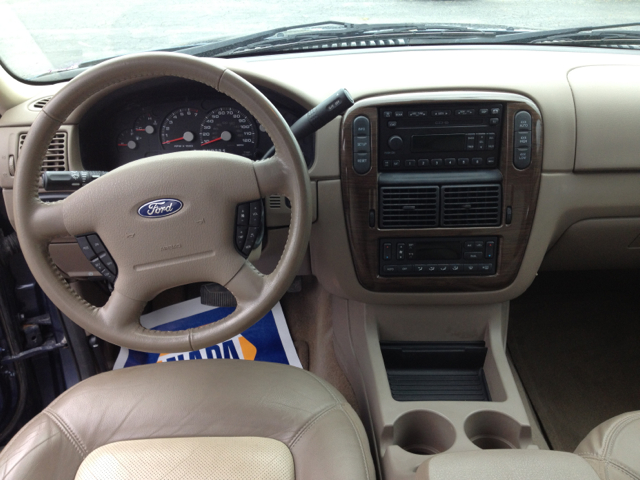 Ford Explorer 2004 photo 3