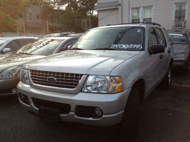 Ford Explorer 2004 photo 2