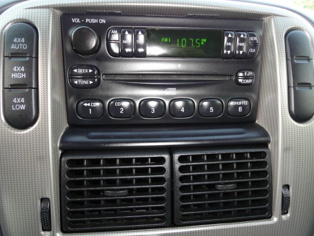 Ford Explorer 2004 photo 16