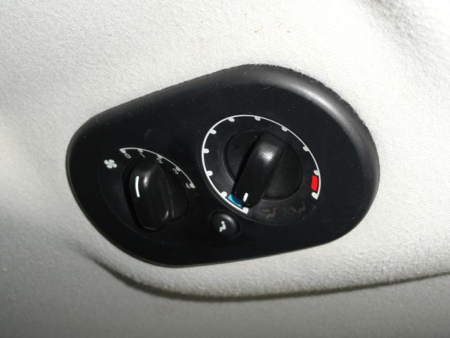 Ford Explorer 2004 photo 2