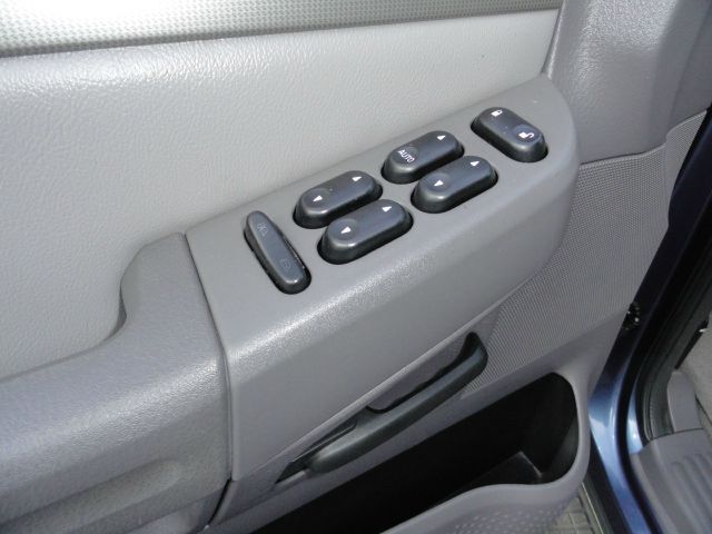 Ford Explorer 2004 photo 20