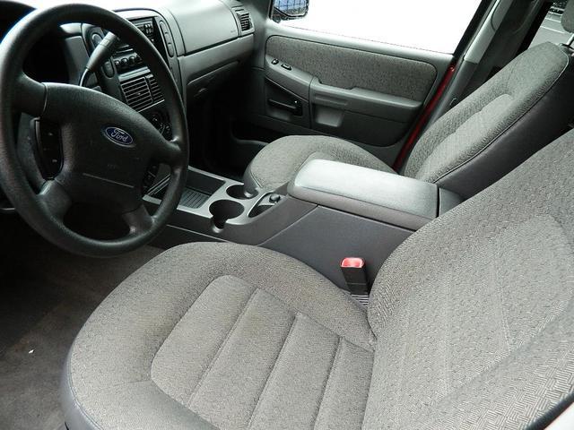Ford Explorer 2004 photo 3
