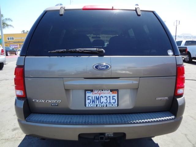 Ford Explorer 2005 photo 2