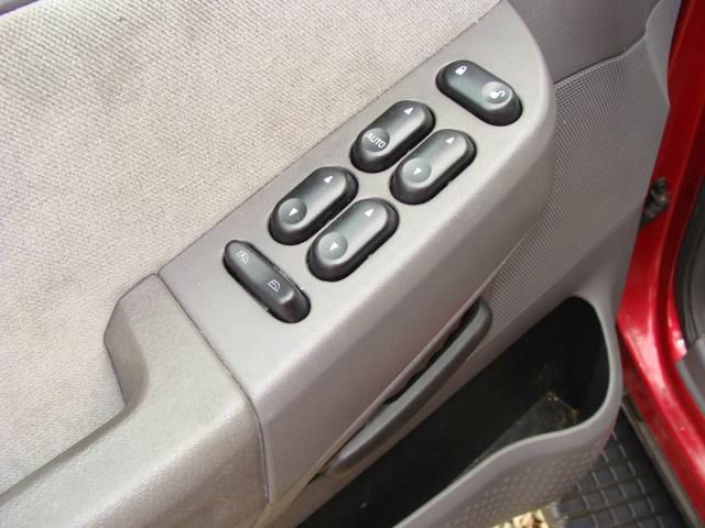 Ford Explorer 2005 photo 2