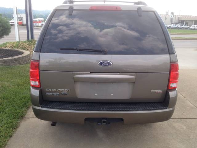 Ford Explorer 2005 photo 2