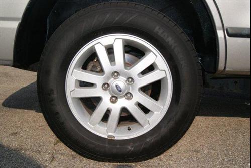 Ford Explorer 2005 photo 2