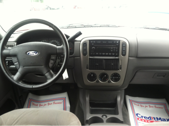 Ford Explorer 2005 photo 1