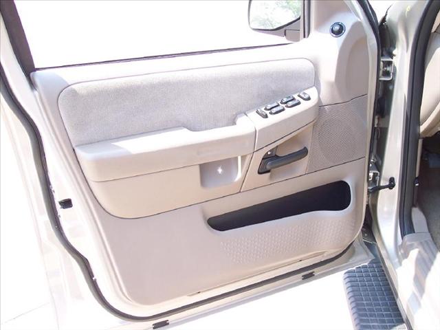 Ford Explorer 2005 photo 4