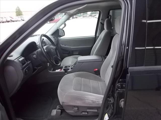 Ford Explorer 2005 photo 2