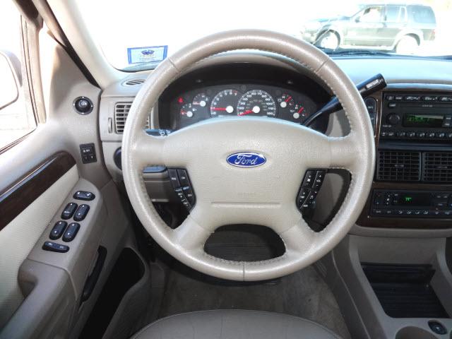 Ford Explorer 2005 photo 4