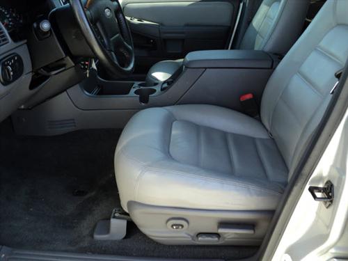 Ford Explorer 2005 photo 1