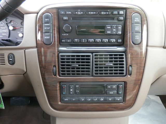 Ford Explorer 2005 photo 8