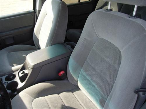 Ford Explorer 2005 photo 2