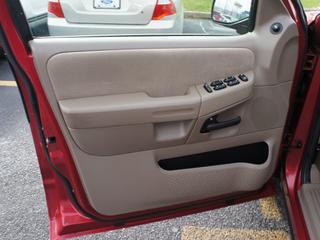 Ford Explorer 2005 photo 2