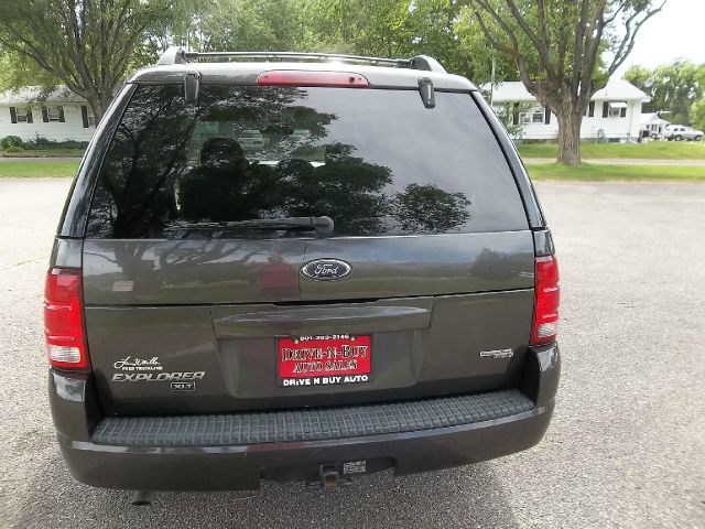 Ford Explorer 2005 photo 2