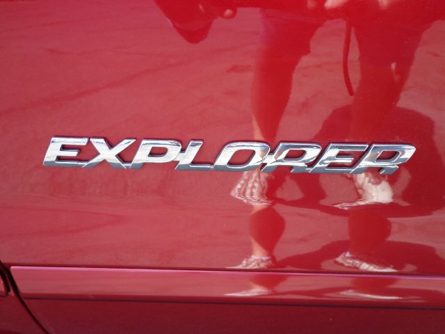 Ford Explorer 2500 4WD SUV