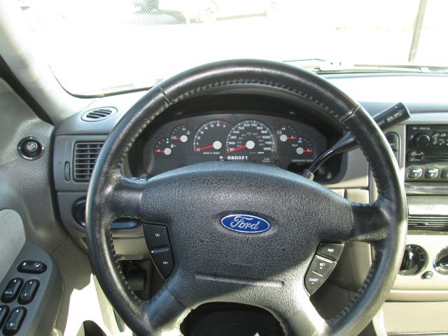 Ford Explorer 2005 photo 14