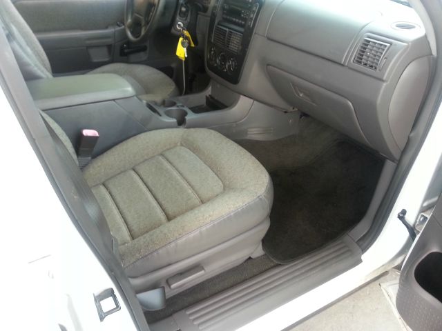 Ford Explorer 2500 4WD SUV