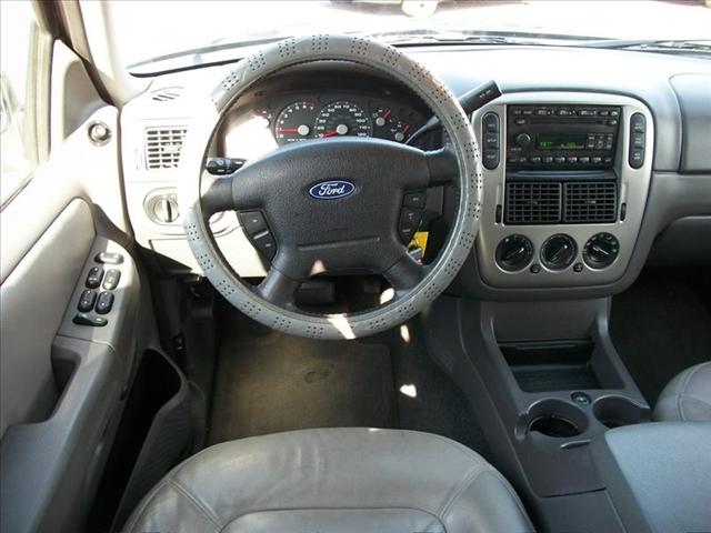 Ford Explorer 2005 photo 4