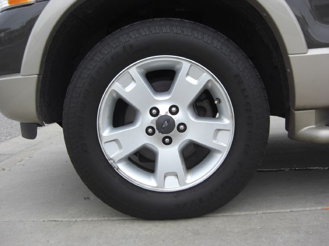 Ford Explorer 2005 photo 15